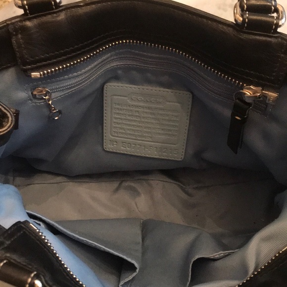 Coach Pocket Book - Picture 5 of 8